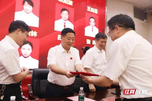 天平配资 南华医院举行庆祝第八个中国医师节暨表彰大会