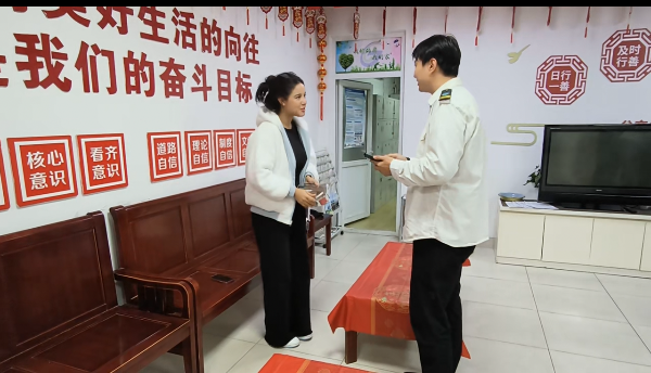 易速宝 泉城暖心一幕：K101路公交驾驶员助摩洛哥留学生失物复得